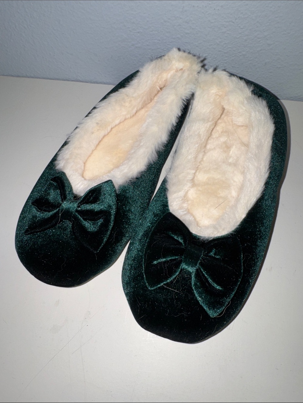 NEW Avon Classic Walk Plush Velvet Bow-Trim Fur-Lined Slip-On Slippers S (5-6)